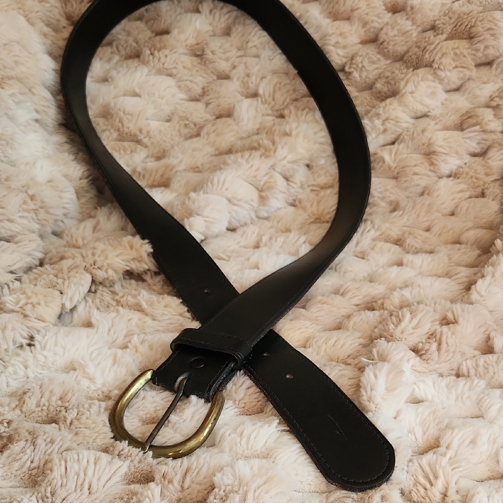 Elegant Black Leather Belt - Picture 3 of 4